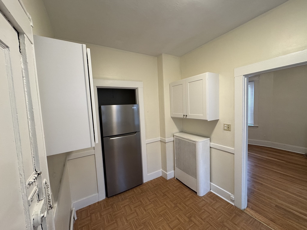 3 bed, 1 bath apartment for rent at 1725 Commonwealth Ave Unit 4, Brighton — photo 3 of 12