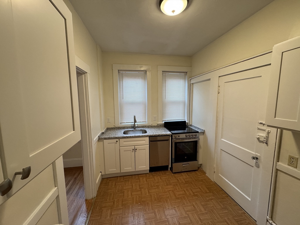 3 bed, 1 bath apartment for rent at 1725 Commonwealth Ave Unit 4, Brighton — photo 5 of 12