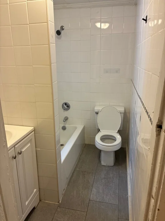2 bed, 1 bath apartment for rent at 1725 Commonwealth Ave Unit 5, Brighton — photo 2 of 9