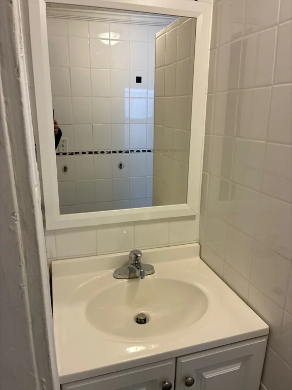 2 bed, 1 bath apartment for rent at 1725 Commonwealth Ave Unit 5, Brighton — photo 3 of 9