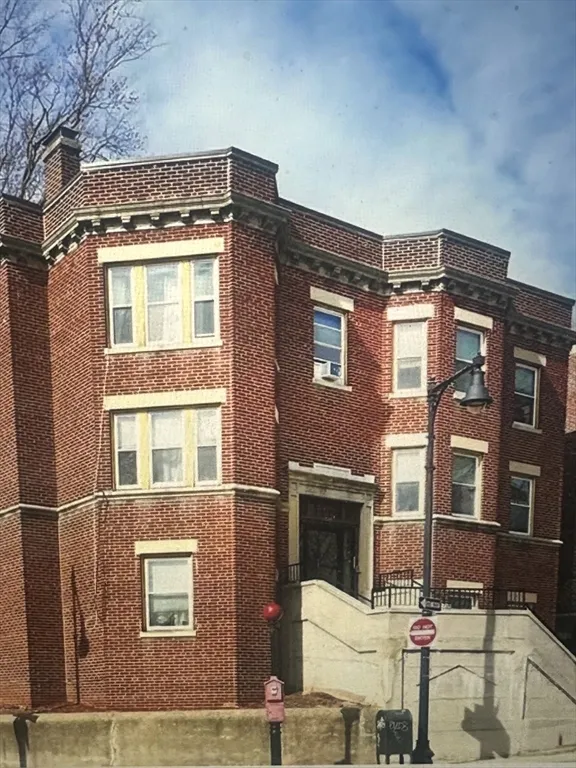 2 bed, 1 bath apartment for rent at 1725 Commonwealth Ave Unit 5, Brighton