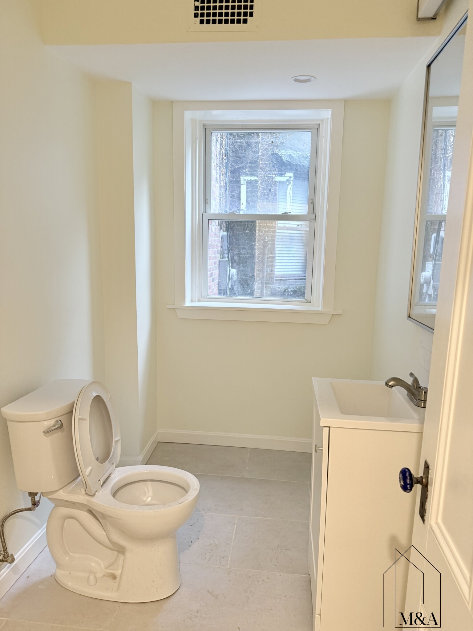 5 bed, 2.5 bath apartment for rent at 1726 Beacon St Unit SF, Brookline — photo 18 of 21