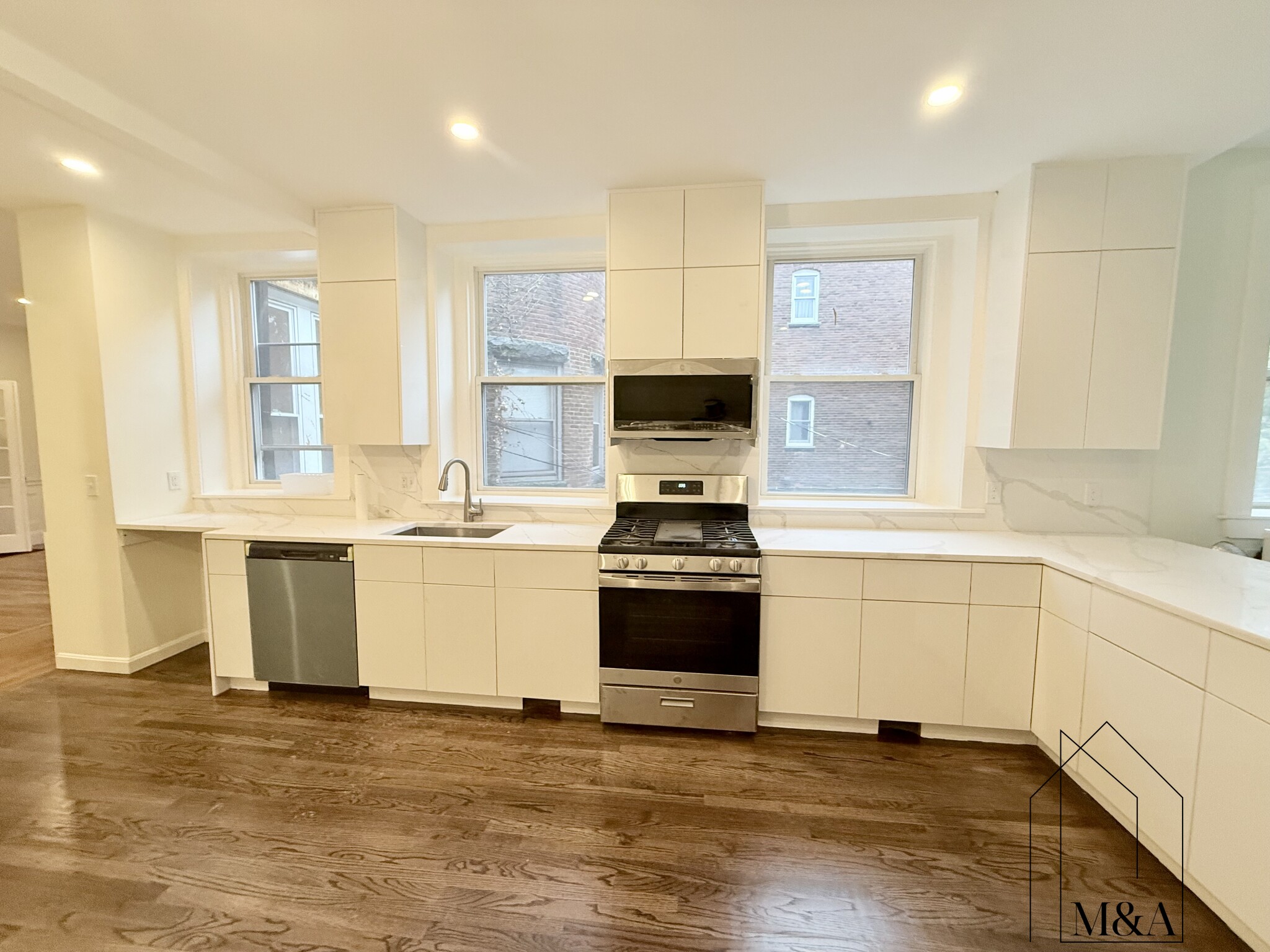 5 bed, 2.5 bath apartment for rent at 1726 Beacon St Unit SF, Brookline — photo 9 of 21