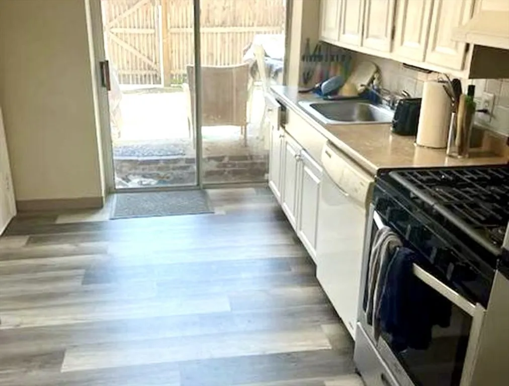 2 bed, 1 bath apartment for rent at 1726 Commonwealth Ave Unit 2, Brighton — photo 5 of 10