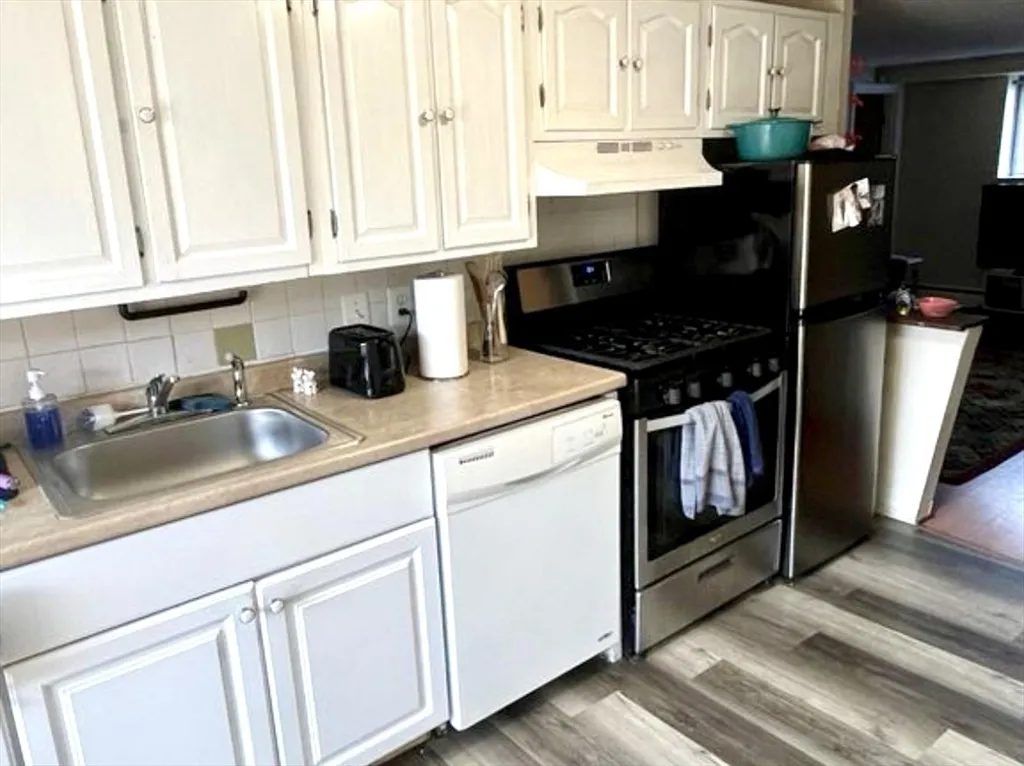 2 bed, 1 bath apartment for rent at 1726 Commonwealth Ave Unit 2, Brighton — photo 6 of 10