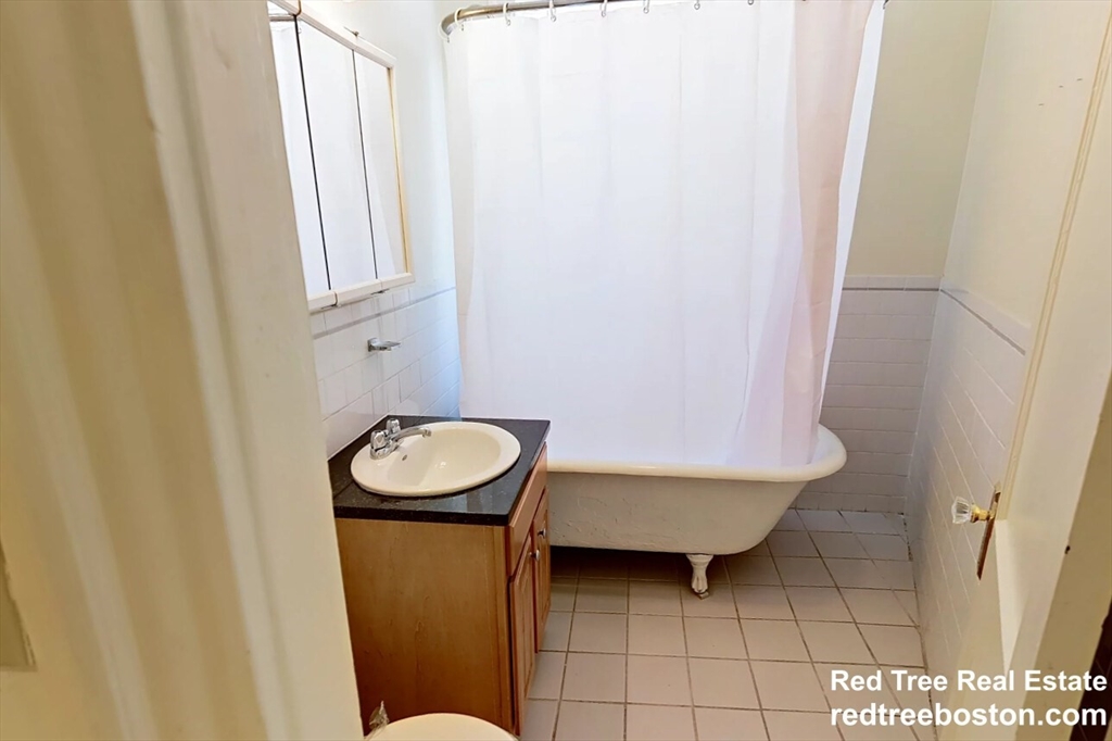 2 bed, 1 bath apartment for rent at 1726 Commonwealth Ave Unit 8, Brighton — photo 6 of 7