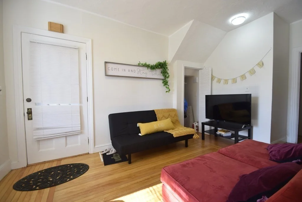3 bed, 1 bath apartment for rent at 1729 Commonwealth Ave Unit 1, Brighton — photo 1 of 9