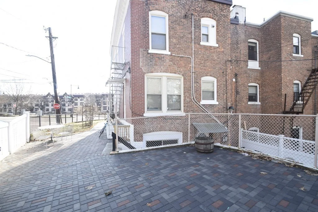 3 bed, 1 bath apartment for rent at 1729 Commonwealth Ave Unit 1, Brighton — photo 8 of 9