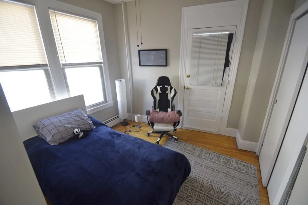 3 bed, 1 bath apartment for rent at 1729 Commonwealth Ave Unit 1, Brighton — photo 4 of 9