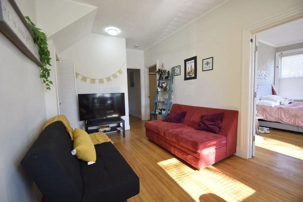 3 bed, 1 bath apartment for rent at 1729 Commonwealth Ave Unit 1, Brighton — photo 2 of 9
