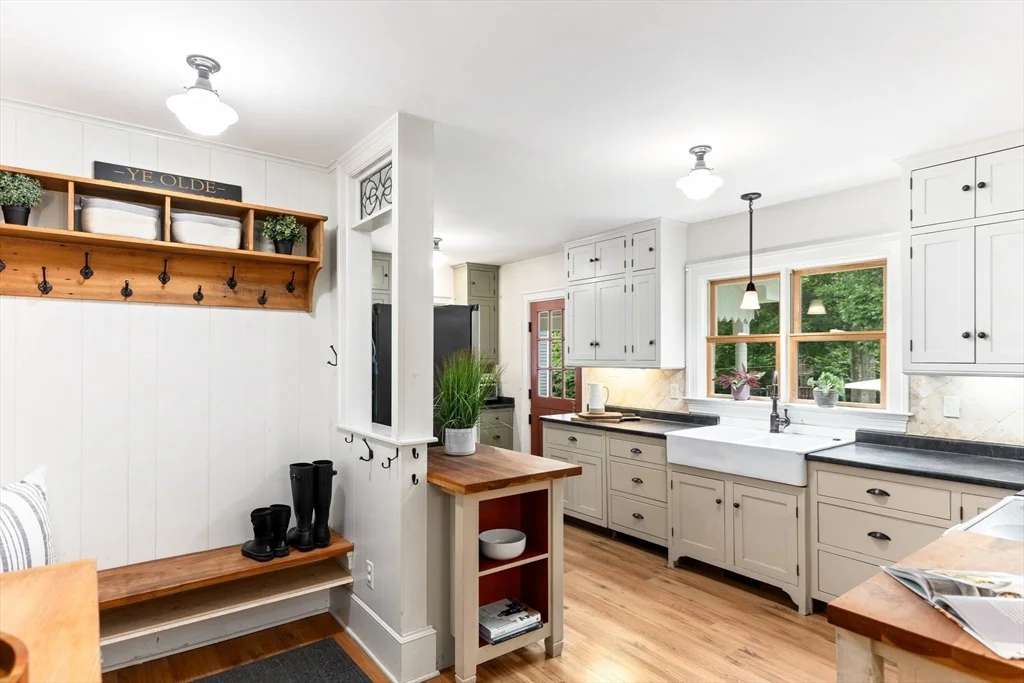 3 bed, 2 bath apartment for rent at 173 Center St, Bridgewater — photo 9 of 36