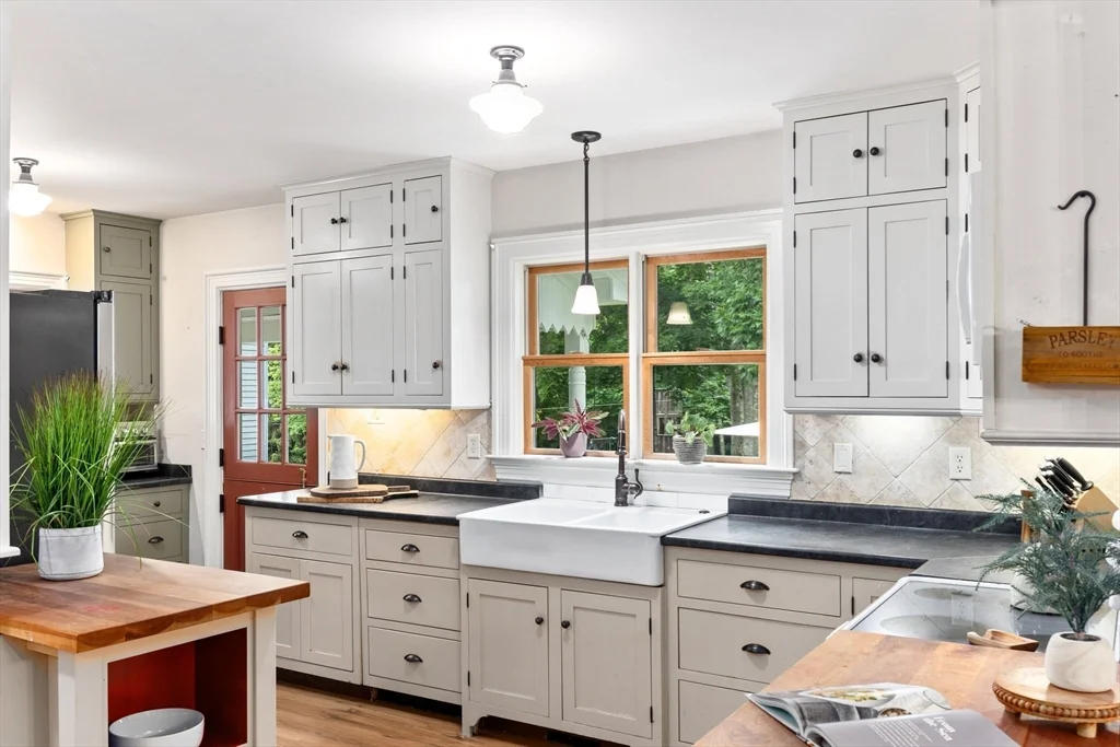 3 bed, 2 bath apartment for rent at 173 Center St, Bridgewater — photo 11 of 36