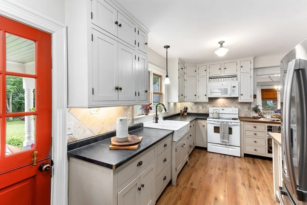 3 bed, 2 bath apartment for rent at 173 Center St, Bridgewater — photo 12 of 36