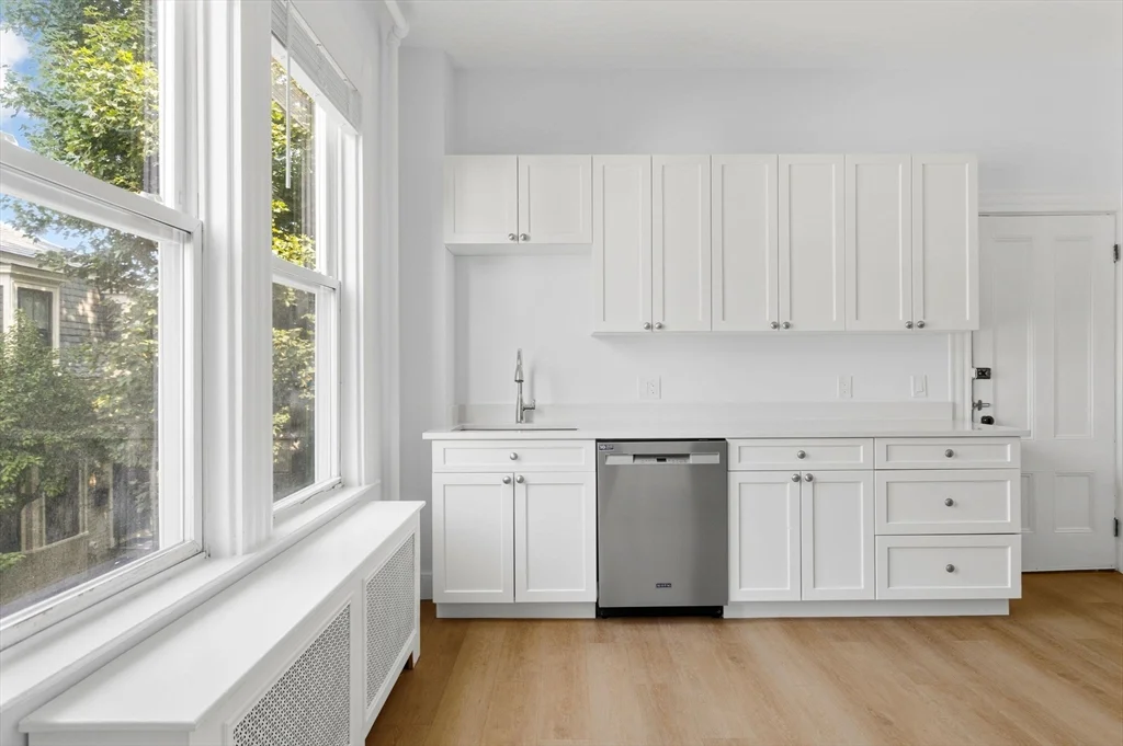 3 bed, 2 bath apartment for rent at 173 Davis St Unit 3, Coolidge Corner — photo 16 of 20