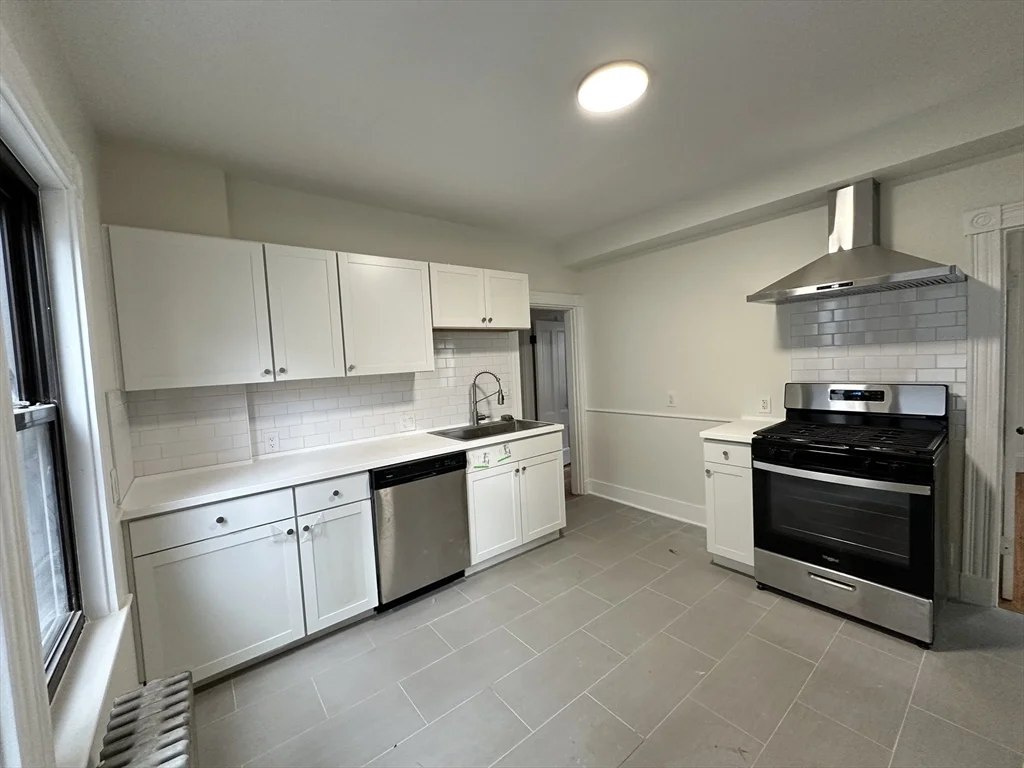 3 bed, 1 bath apartment for rent at 173 Everett Unit 1, Allston