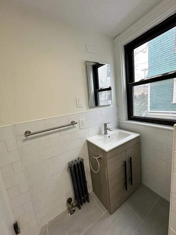 3 bed, 1 bath apartment for rent at 173 Everett Unit 1, Allston — photo 9 of 14