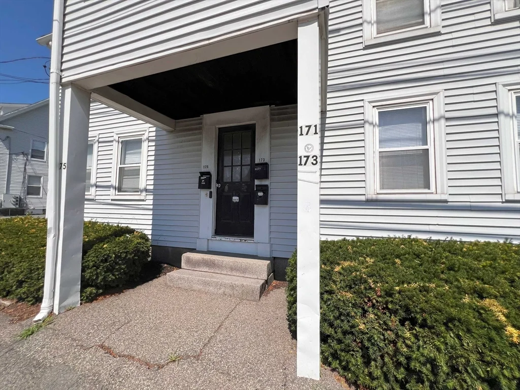 3 bed, 1 bath apartment for rent at 173 Granite St Unit 1, Quincy — photo 1 of 24