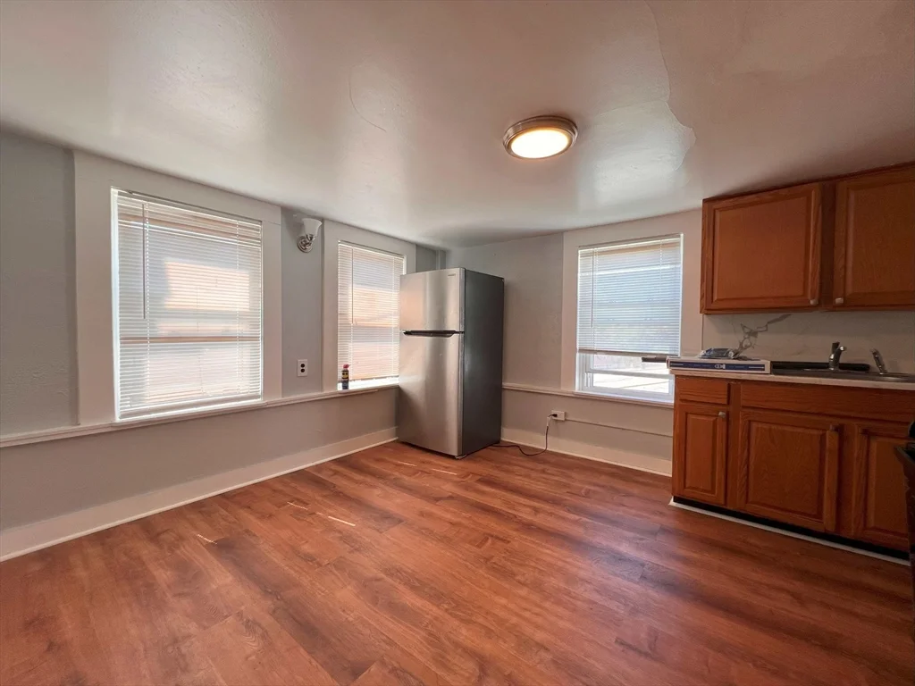 3 bed, 1 bath apartment for rent at 173 Granite St Unit 1, Quincy — photo 7 of 24