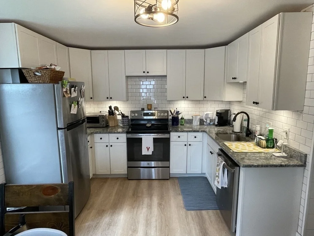 2 bed, 1 bath apartment for rent at 173 Loring Ave Unit 2, Salem — photo 9 of 10
