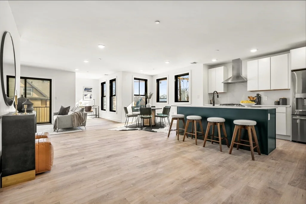 2 bed, 2 bath apartment for rent at 173 Magnolia Unit 2, Boston — photo 2 of 18
