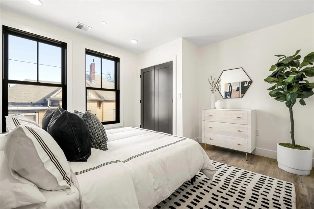 2 bed, 2 bath apartment for rent at 173 Magnolia Unit 2, Boston — photo 12 of 18