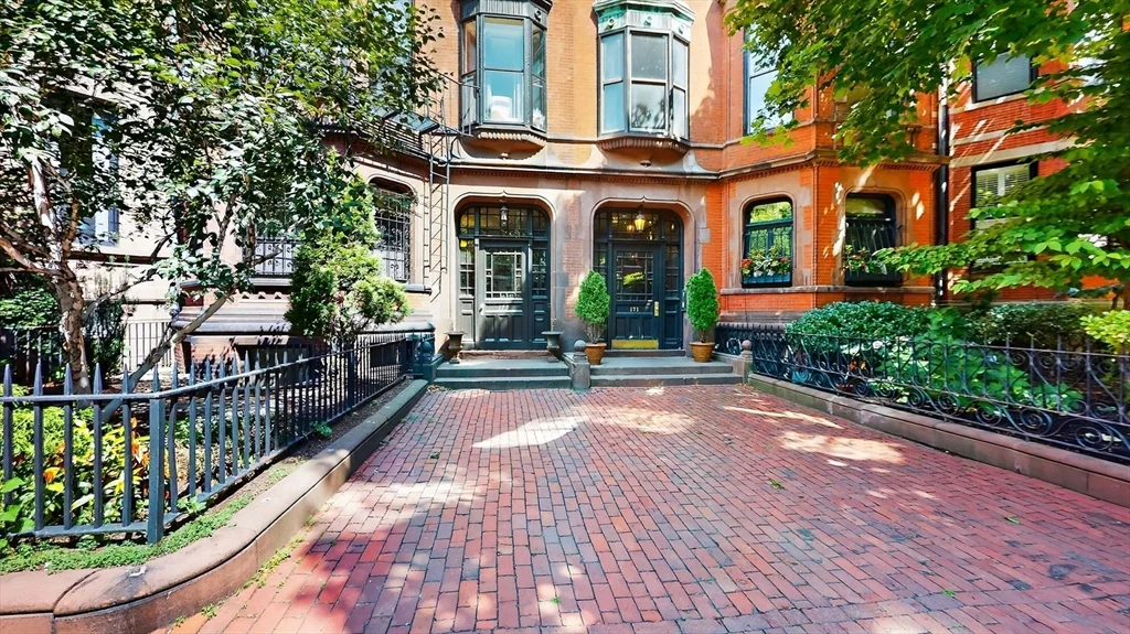 Studio bed, 1 bath apartment for rent at 173 Marlborough St Unit 11, Back Bay — photo 1 of 9