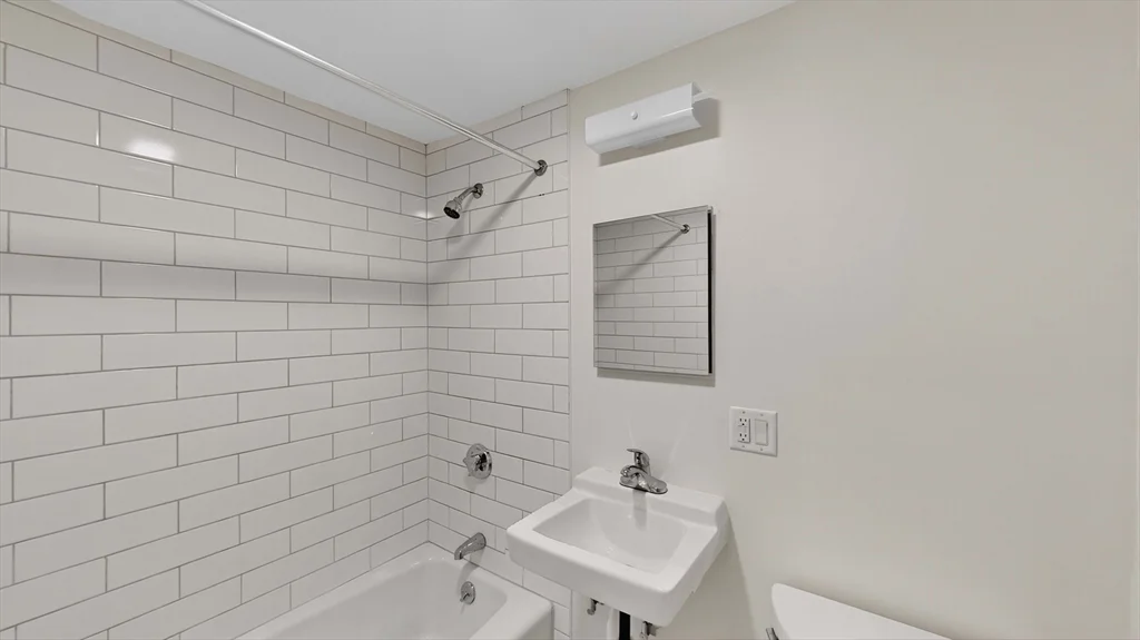 Studio bed, 1 bath apartment for rent at 173 Marlborough St Unit 11, Back Bay — photo 8 of 9