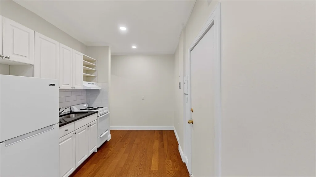 Studio bed, 1 bath apartment for rent at 173 Marlborough St Unit 11, Back Bay — photo 7 of 9