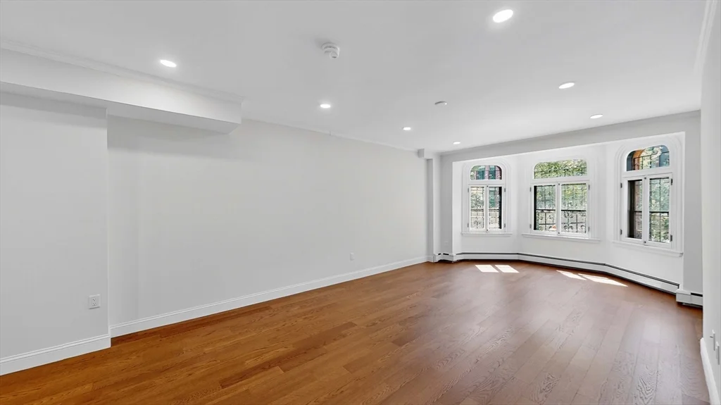 Studio bed, 1 bath apartment for rent at 173 Marlborough St Unit 11, Back Bay — photo 4 of 9