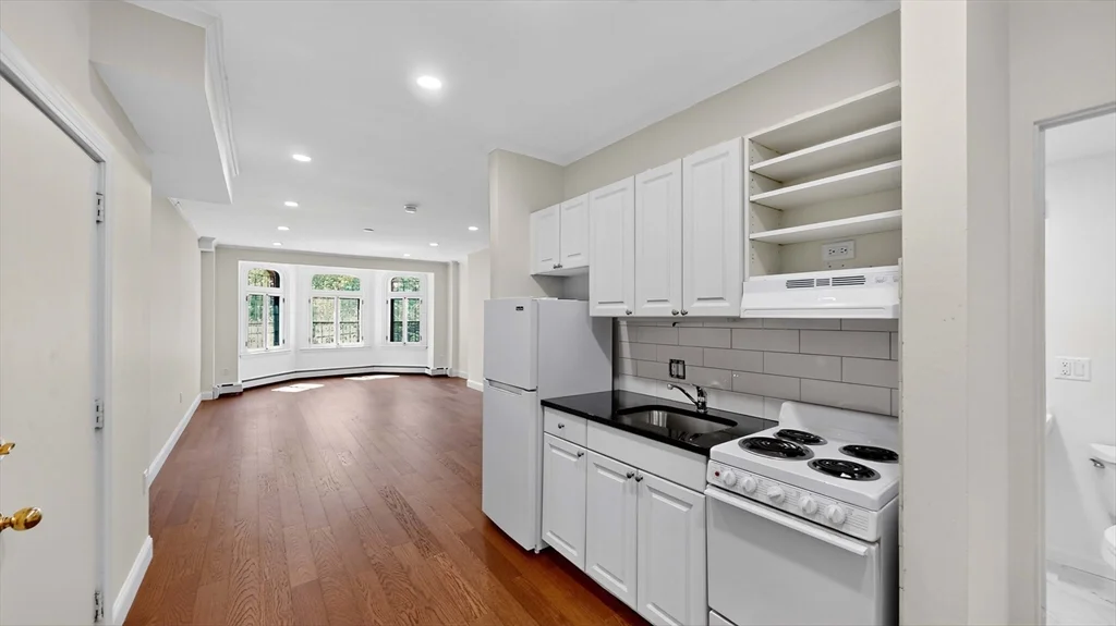 Studio bed, 1 bath apartment for rent at 173 Marlborough St Unit 11, Back Bay — photo 2 of 9