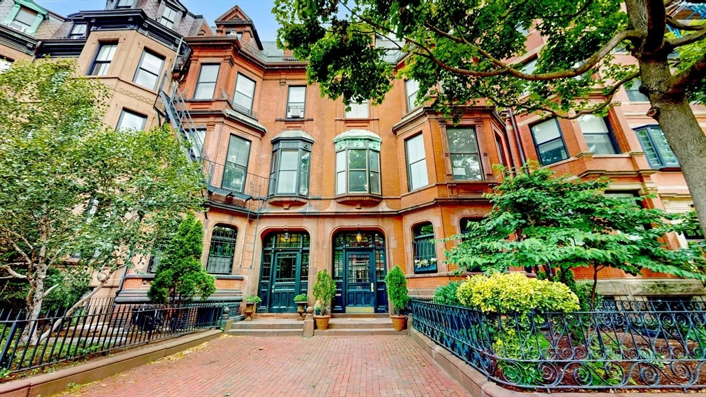 Studio bed, 1 bath apartment for rent at 173 Marlborough St Unit 13, Back Bay — photo 1 of 9