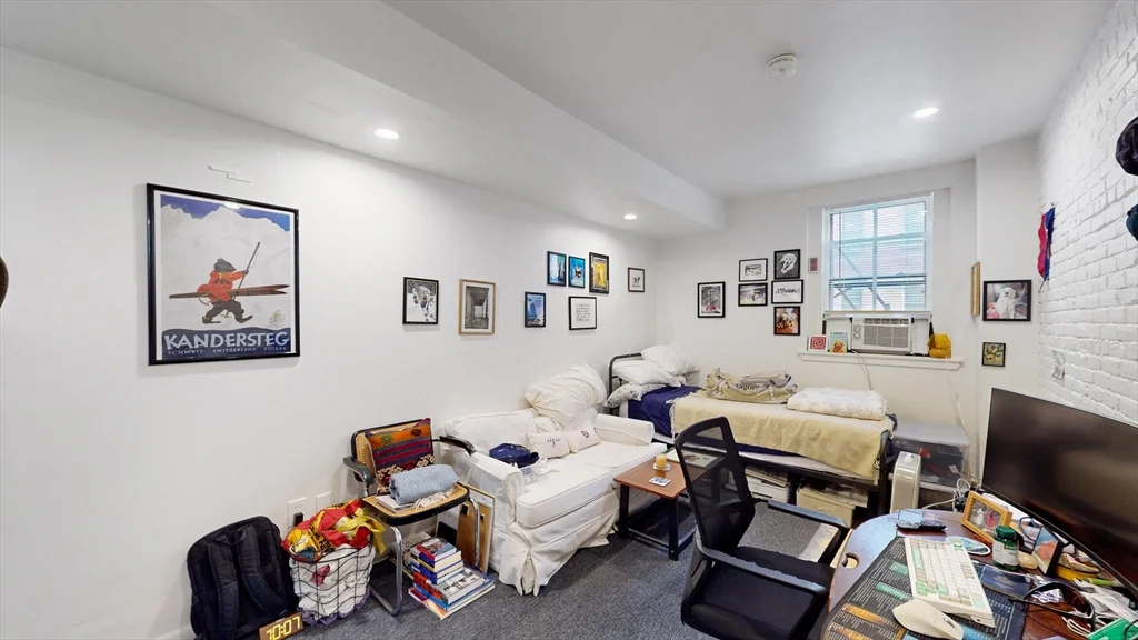 Studio bed, 1 bath apartment for rent at 173 Marlborough St Unit 13, Back Bay — photo 4 of 9