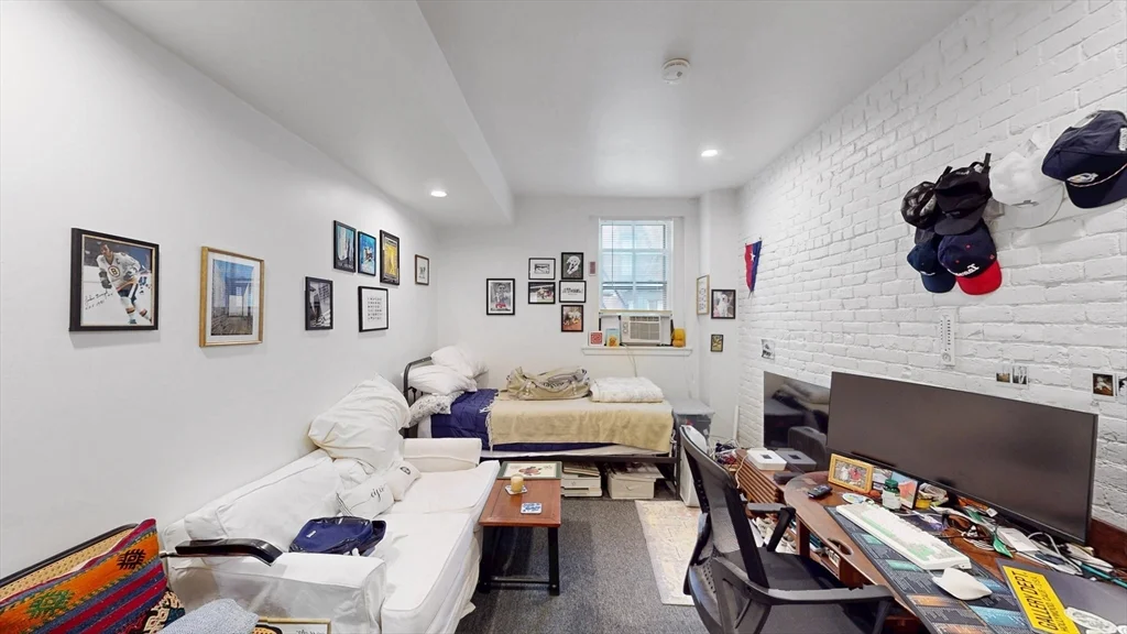 Studio bed, 1 bath apartment for rent at 173 Marlborough St Unit 13, Back Bay — photo 5 of 9