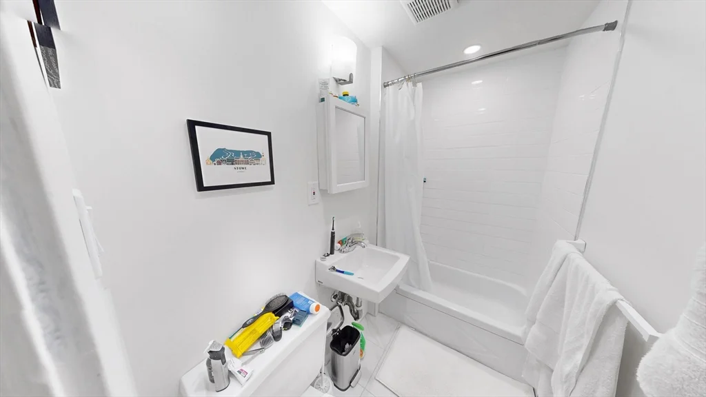 Studio bed, 1 bath apartment for rent at 173 Marlborough St Unit 13, Back Bay — photo 8 of 9