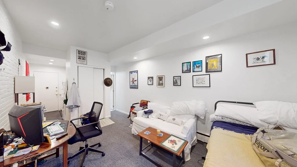 Studio bed, 1 bath apartment for rent at 173 Marlborough St Unit 13, Back Bay — photo 6 of 9