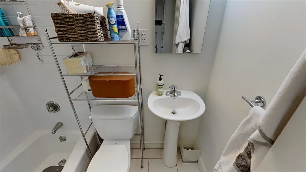 Studio bed, 1 bath apartment for rent at 173 Marlborough St Unit 32, Back Bay — photo 9 of 11