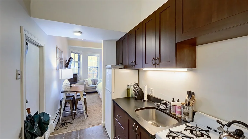 Studio bed, 1 bath apartment for rent at 173 Marlborough St Unit 32, Back Bay — photo 2 of 11