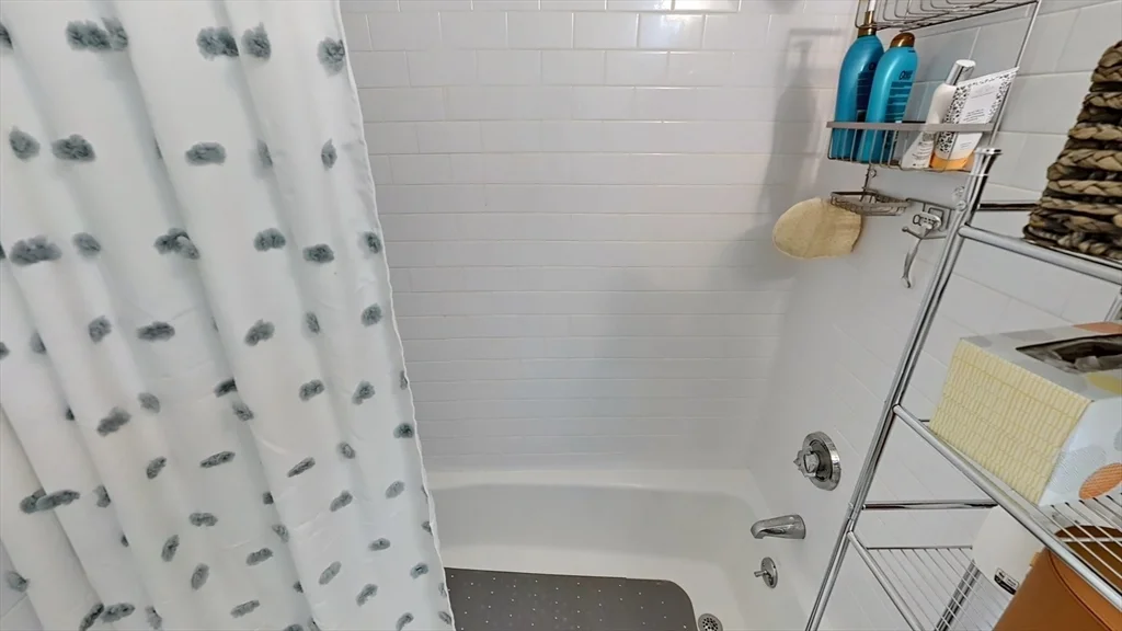 Studio bed, 1 bath apartment for rent at 173 Marlborough St Unit 32, Back Bay — photo 10 of 11