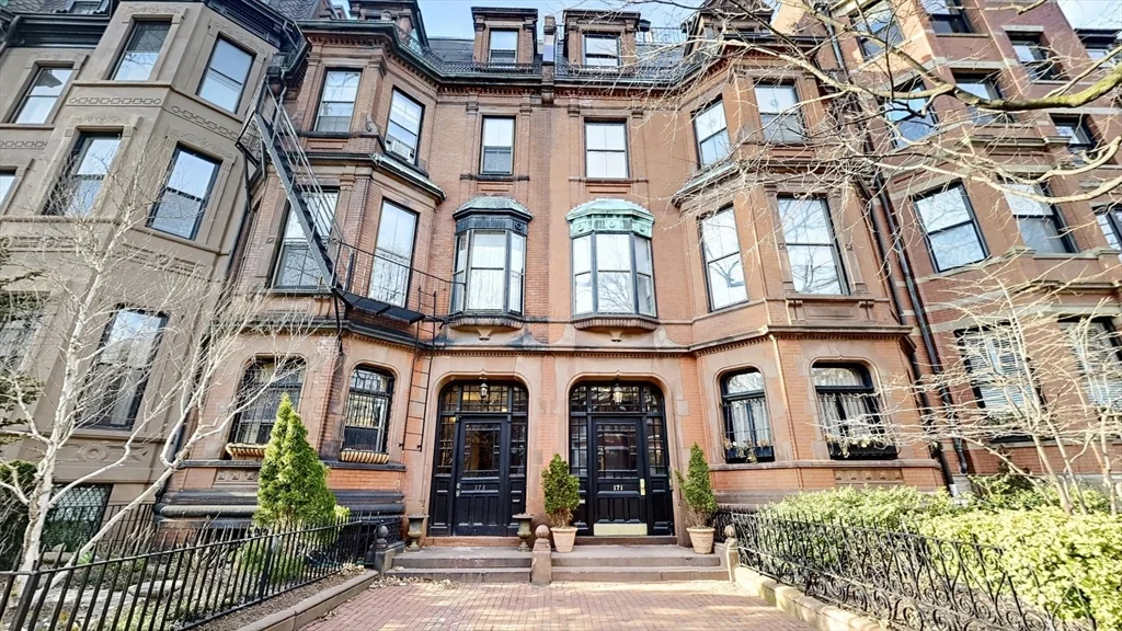 Studio bed, 1 bath apartment for rent at 173 Marlborough St Unit 32, Back Bay — photo 1 of 11