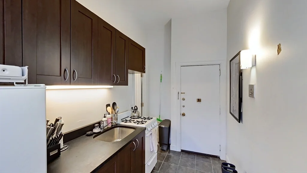 Studio bed, 1 bath apartment for rent at 173 Marlborough St Unit 32, Back Bay — photo 3 of 11
