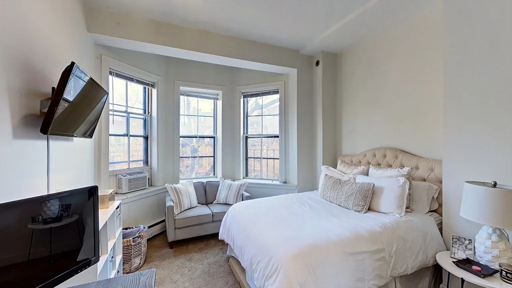Studio bed, 1 bath apartment for rent at 173 Marlborough St Unit 32, Back Bay — photo 4 of 11