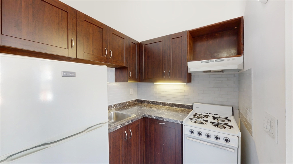 Studio bed, 1 bath apartment for rent at 173 Marlborough St Unit 42, Back Bay — photo 4 of 7