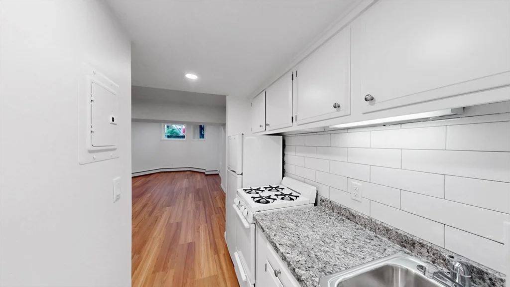 Studio bed, 1 bath apartment for rent at 173 Marlborough St Unit B1, Back Bay — photo 7 of 9