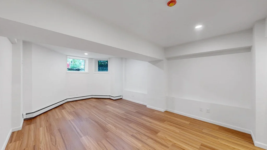 Studio bed, 1 bath apartment for rent at 173 Marlborough St Unit B1, Back Bay — photo 3 of 9