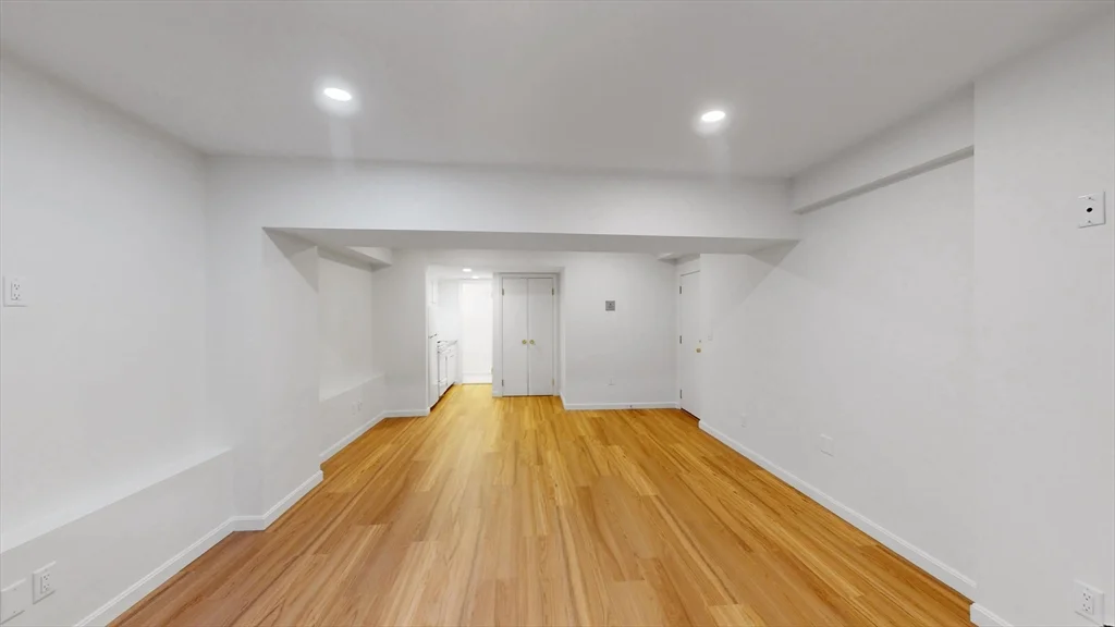 Studio bed, 1 bath apartment for rent at 173 Marlborough St Unit B1, Back Bay — photo 4 of 9