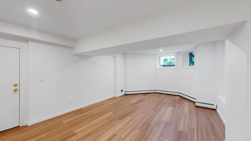 Studio bed, 1 bath apartment for rent at 173 Marlborough St Unit B1, Back Bay — photo 2 of 9