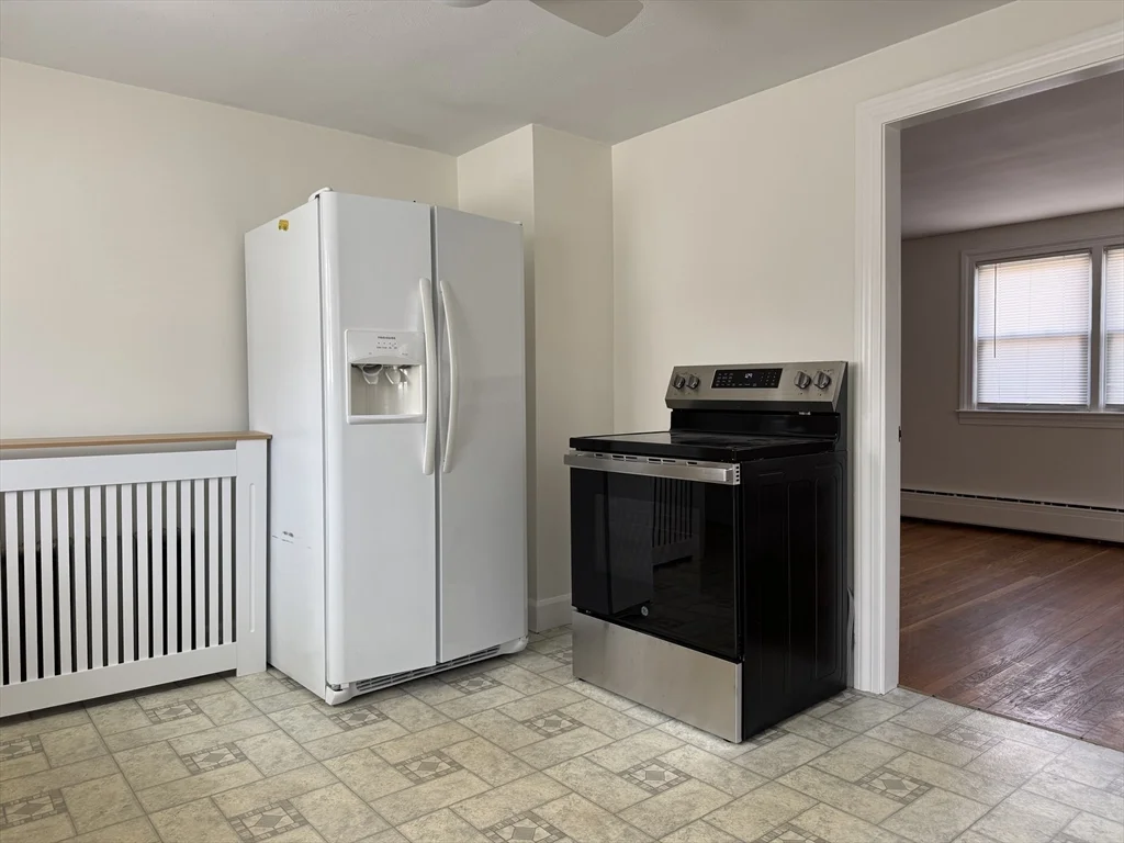 3 bed, 1 bath apartment for rent at 173 Pleasant St Unit 173, Clinton — photo 11 of 20