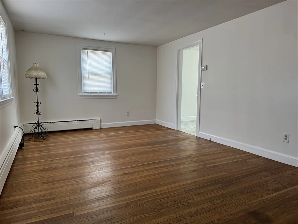 3 bed, 1 bath apartment for rent at 173 Pleasant St Unit 173, Clinton — photo 7 of 20