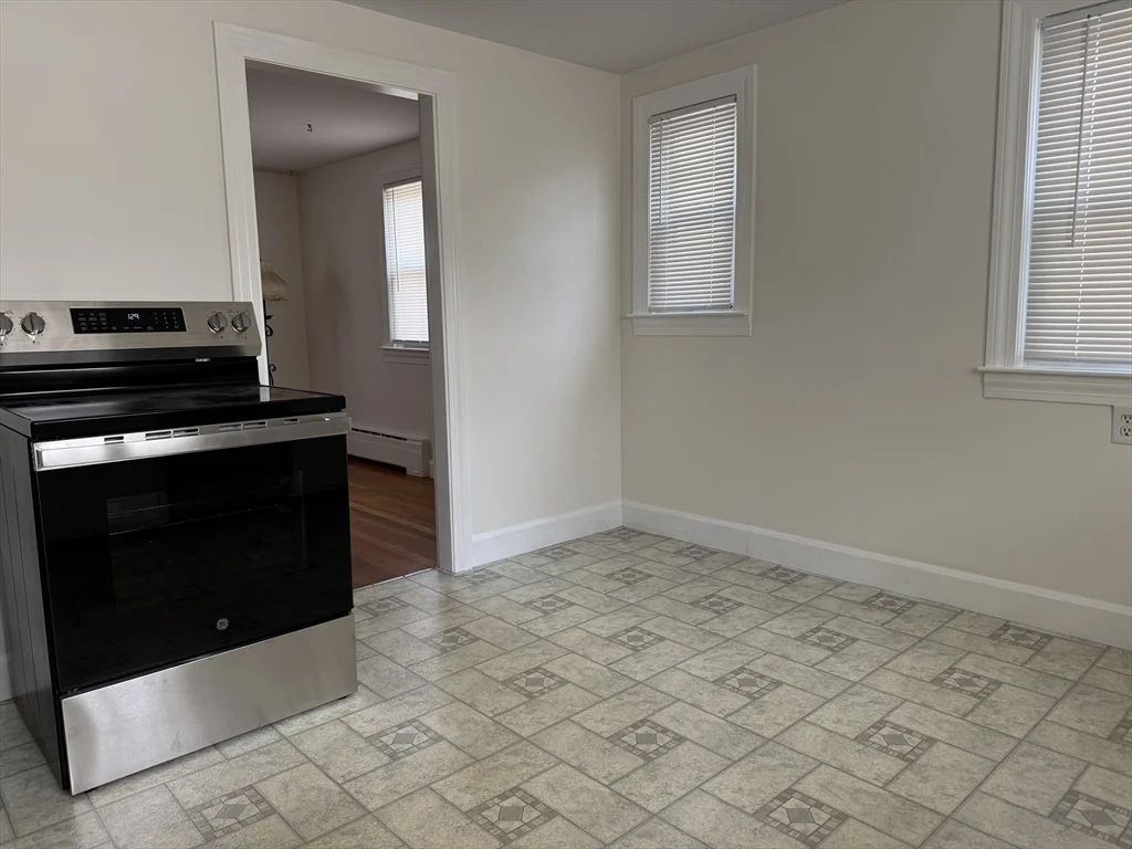 3 bed, 1 bath apartment for rent at 173 Pleasant St Unit 173, Clinton — photo 10 of 20