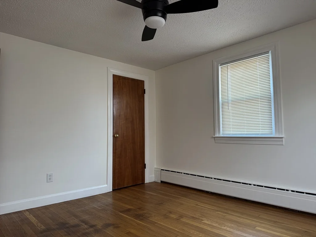 3 bed, 1 bath apartment for rent at 173 Pleasant St Unit 173, Clinton — photo 15 of 20